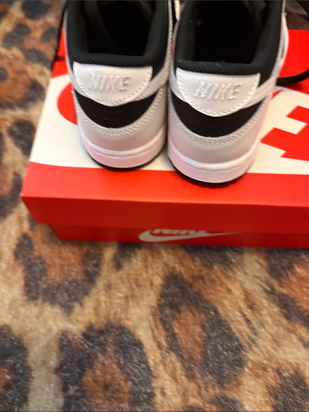 Nike Kids dunk low black/platinum. New in box - Picture 4 of 5